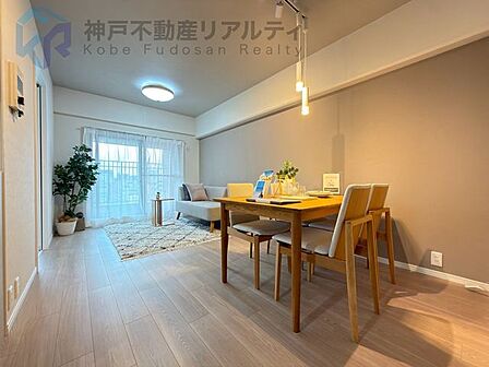 空き家につき随時ご内覧受付中♪※家具はディスプレイです