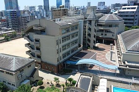 神戸市立神戸生田中学校 徒歩7分。 510m