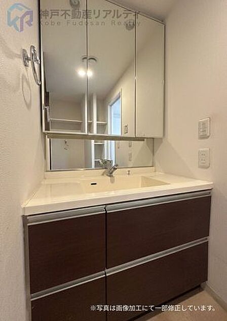 AI画像加工により家具を消しています