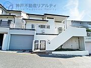 ◆閑静な住宅地♪お車1台駐車可能♪シャッター付き車庫♪