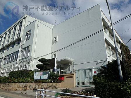 神戸市立霞ケ丘小学校 徒歩6分。 440m