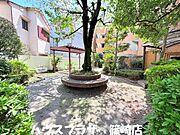【マンション中庭】マンション内に中庭スペースもございます