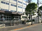 江戸川区立上一色中学校 徒歩9分。 680m