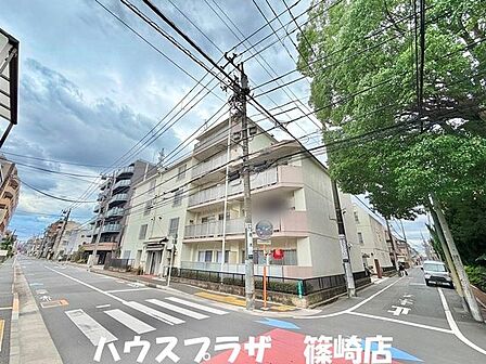 角地で風通しがよいマンションです!R8.7月撮影