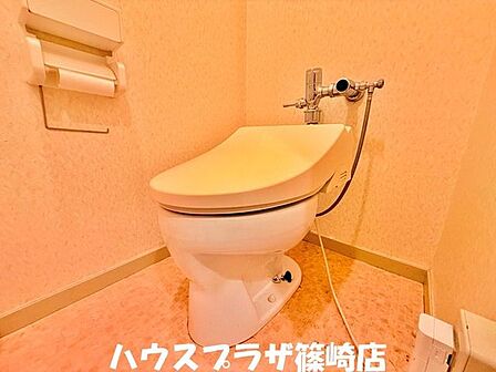 清潔感のあるトイレとなっております。