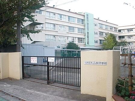 葛飾区立小松中学校 徒歩3分。 220m