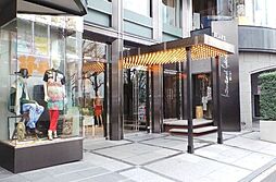 INTERNATIONAL　GALLERY　BEAMS 徒歩7分。 500m