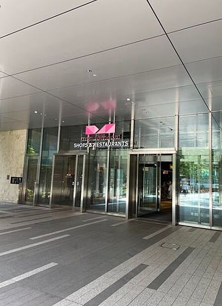 ムスブ田町SHOPS&RESTAURANTS 徒歩10分。 780m
