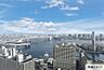 その他：大きな橋や海、対岸に広がるビル群などの都市風景が視界に入り、水辺と建物が調和した周囲の街並みをお確かめいただけるロケーションとなっております。