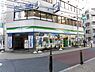 周辺：ファミリーマート新宿御苑駅前店 176m