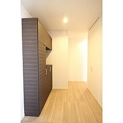 玄関に全身ミラーを設置しお出かけ前の身だ