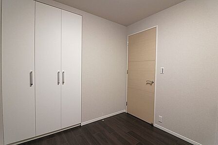約5.0帖の洋室。落ち着いたプライベート空間として、寝室や趣味の部屋にもおすすめです。