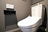トイレ：落ち着いた雰囲気で、気持ちよく使えるトイレ空間です。