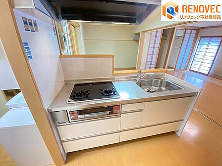 【システムキッチン】◆お料理をしながらでもご家族との会話を楽しめるカウンターキッチンです!◆カウンターからの「お料理どうぞ」がいいですね!
