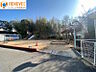 その他：【敷地内公園】◆住まいのすぐそばに公園があり、お子さまとの外遊びや気分転換にも便利な住環境。四季の自然を身近に感じながら、ご家族で心地よい毎日をお過ごしいただけます。