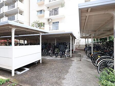 駐輪場(月額200~300円)