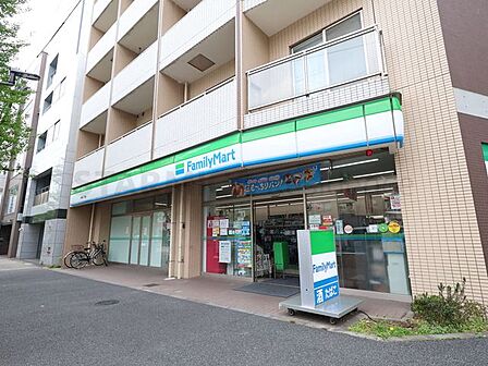 ファミリーマート大塚三丁目店 110m