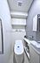 トイレ：手洗いカウンターを備えた上質なトイレ空間