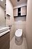 トイレ：落ち着きのあるホテルライクなトイレ空間。内手洗いがあるので、朝の忙しい時間帯などにも嬉しい設備です。