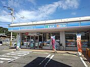 ローソン多度津町東白方店まで258ｍ