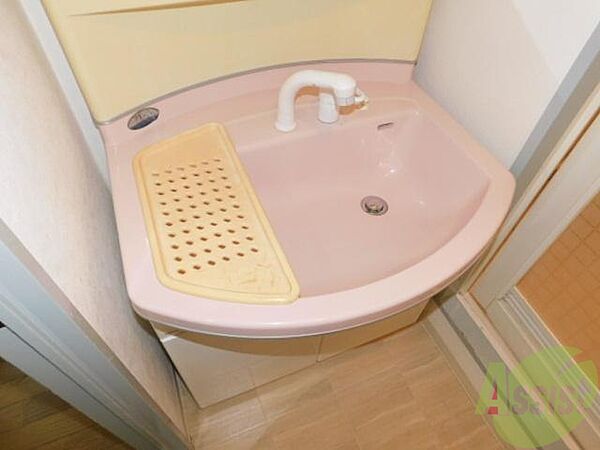 画像15:シンプルな洗面台です