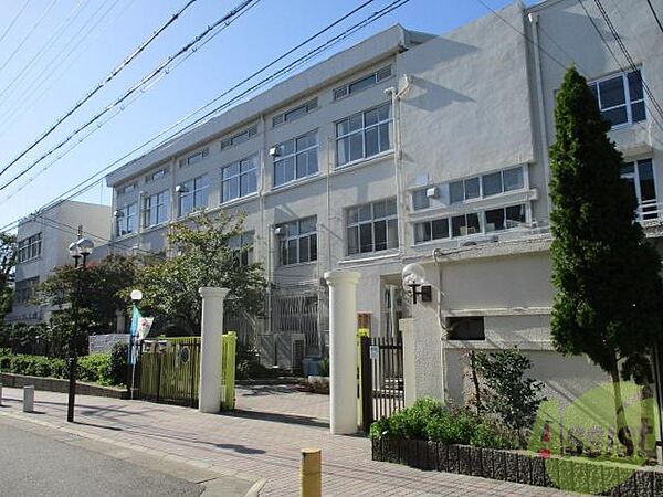 画像27:神戸市立湊川中学校 421m
