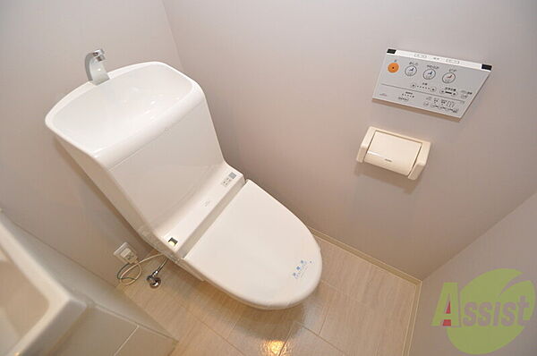 画像12:清潔感のある綺麗なトイレにはウォシュレット標準装備です。