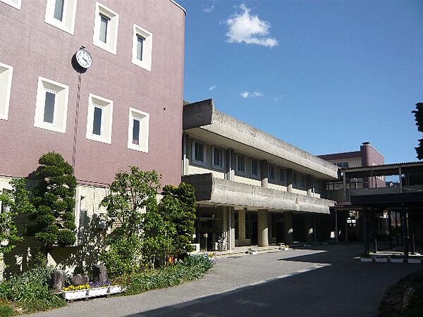 画像26:中学校「飯田市立鼎中学校まで1992m」