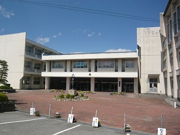 画像29:中学校「飯田市立高陵中学校まで692m」