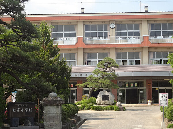 画像21:小学校「飯田市立松尾小学校まで1010m」