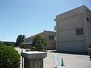 小学校「高森町立高森南小学校まで2100m」