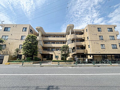 外観：安心の新耐震基準マンション。ライオンズマンション成城南