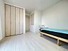 室内：大容量の収納付き洋室！寝室としても子供部屋ととしてもご使用いただけます。