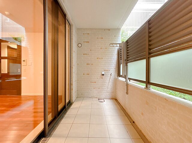 バルコニー ロイヤルシーズン新宿柏木 1階/-