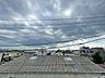 バルコニー：窓を開けると広がる青空。心をリフレッシュして日々を過ごしていきましょう。