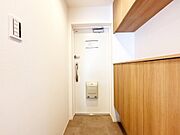 シューズボックスを完備した玄関です。