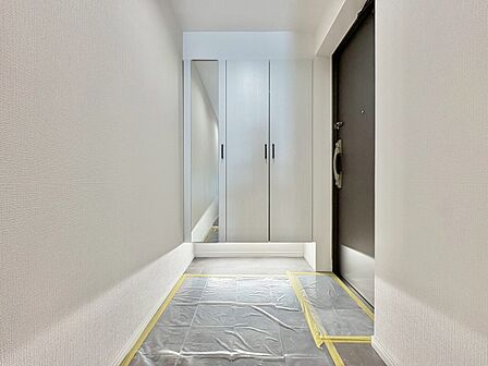 シューズボックスを完備した玄関です。