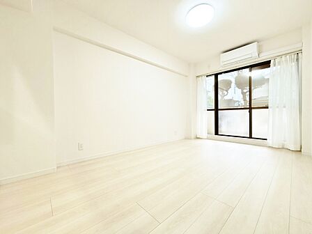 飾り過ぎないシンプルな内装と偏り過ぎないデザインで統一しました。