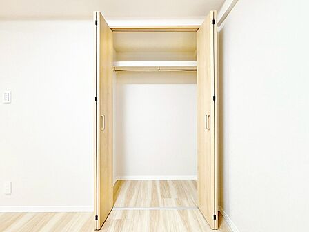 居室にはクローゼットがあり、荷物もスッキリ収納して快適にお過ごしいただけます。