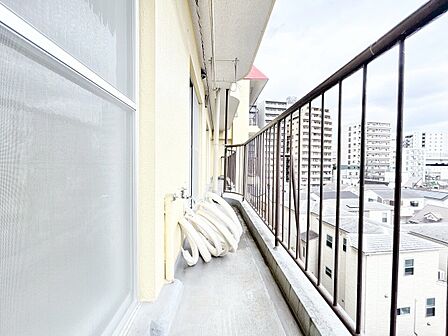 暮らしの中で、光と風を演出してくれるバルコニー。
