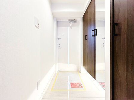 シューズボックスを完備した玄関です。