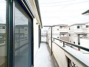 暮らしの中で、光と風を演出してくれるバルコニー。