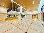 エントランス内部は、管理が行き届き清潔な共有スペースとなっています。