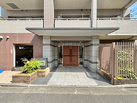 外と内をつなぐエントランスは、まさに顔となる場所。