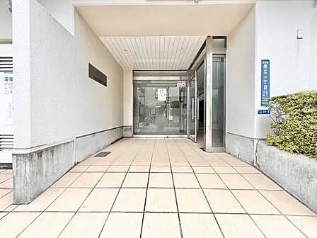 外と内をつなぐエントランスは、まさに顔となる場所。