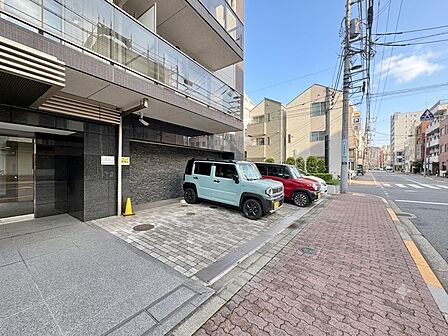 本物件の駐車スペースです。車種制限のある場合もございますので、お気軽にお問い合わせくださいませ。