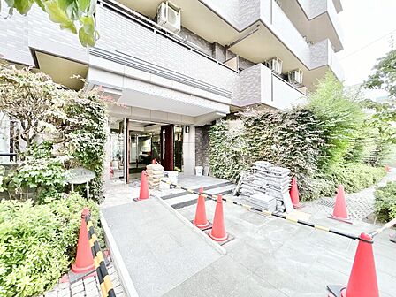 外と内をつなぐエントランスは、まさに顔となる場所。
