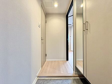 シューズボックスを完備した玄関です。