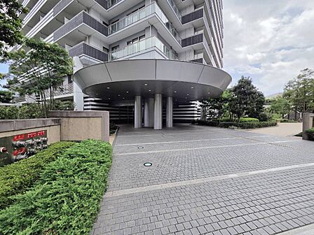 外と内をつなぐエントランスは、まさに顔となる場所。