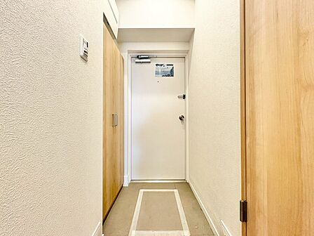 シューズボックスを完備した玄関です。